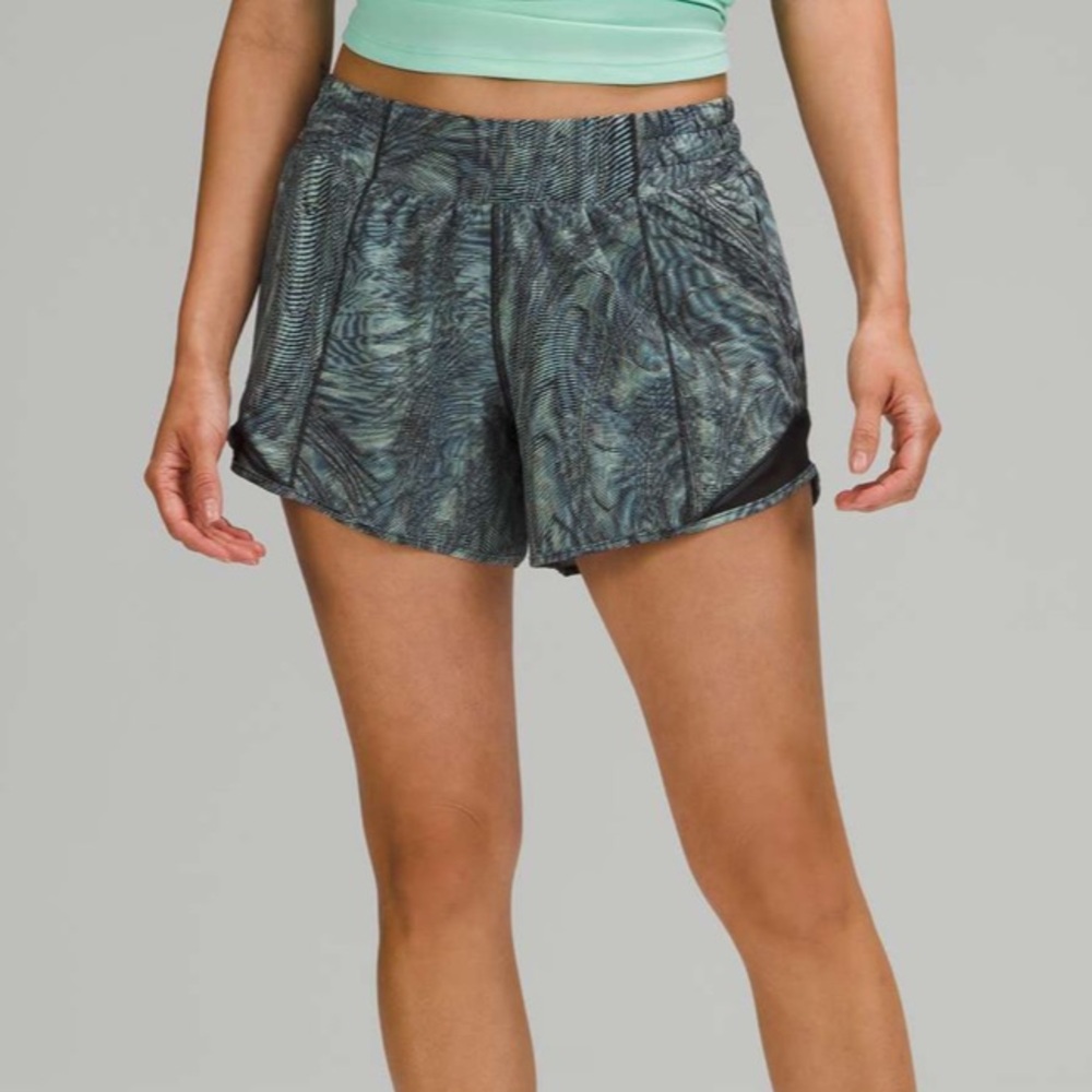 Lululemon Hotty Hot Low Rise Short 4” Dimensional Icing Blue Multi/Black Size 4